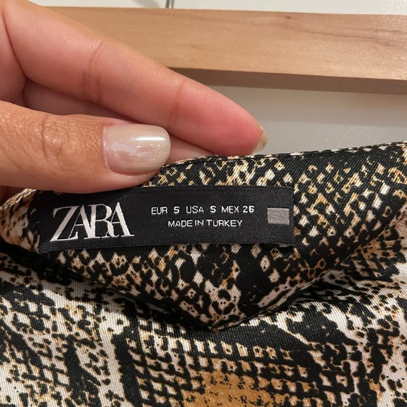 Zara satin-effect midi skirt - size S - Picture 3 of 4